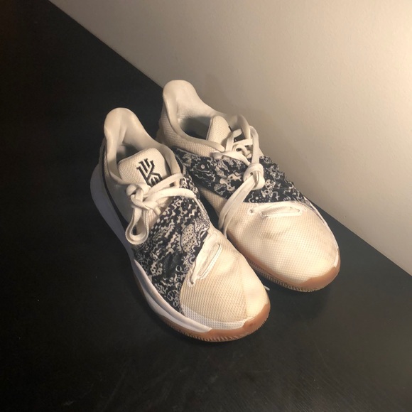 Kyrie low 1 white - Picture 2 of 3